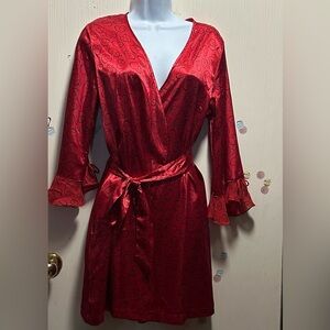 ✨❤️Morgan Taylor Red Velvet Wrap Robe with Ruffled Cuffs✨❤️